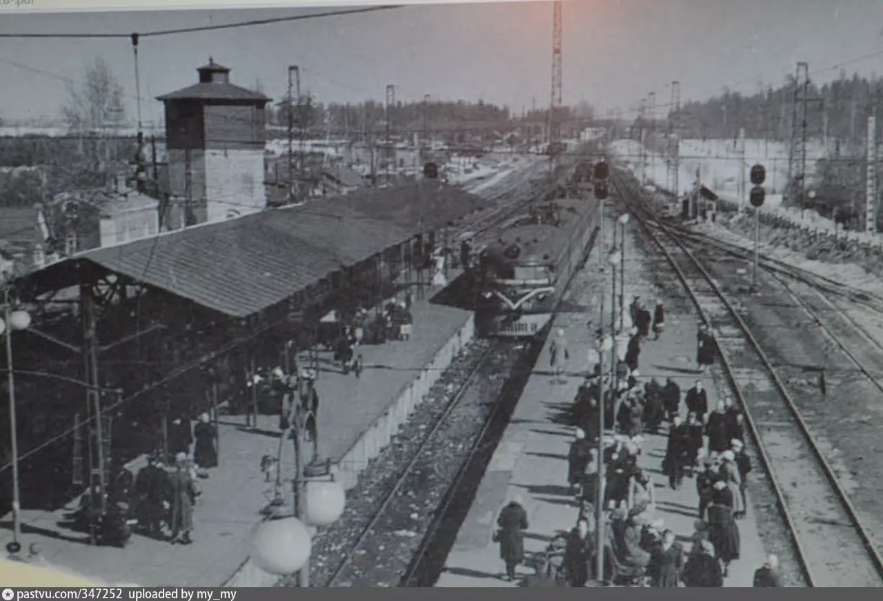 Вид на станцию Голицыно с пешеходного моста, 1961–1968 гг. Вид на станцию Голицыно с пешеходного моста, 1961–1968 гг.